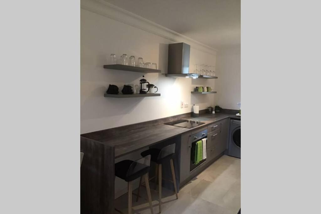 Waterfront Apartment Completely Refurbished Westport Luaran gambar