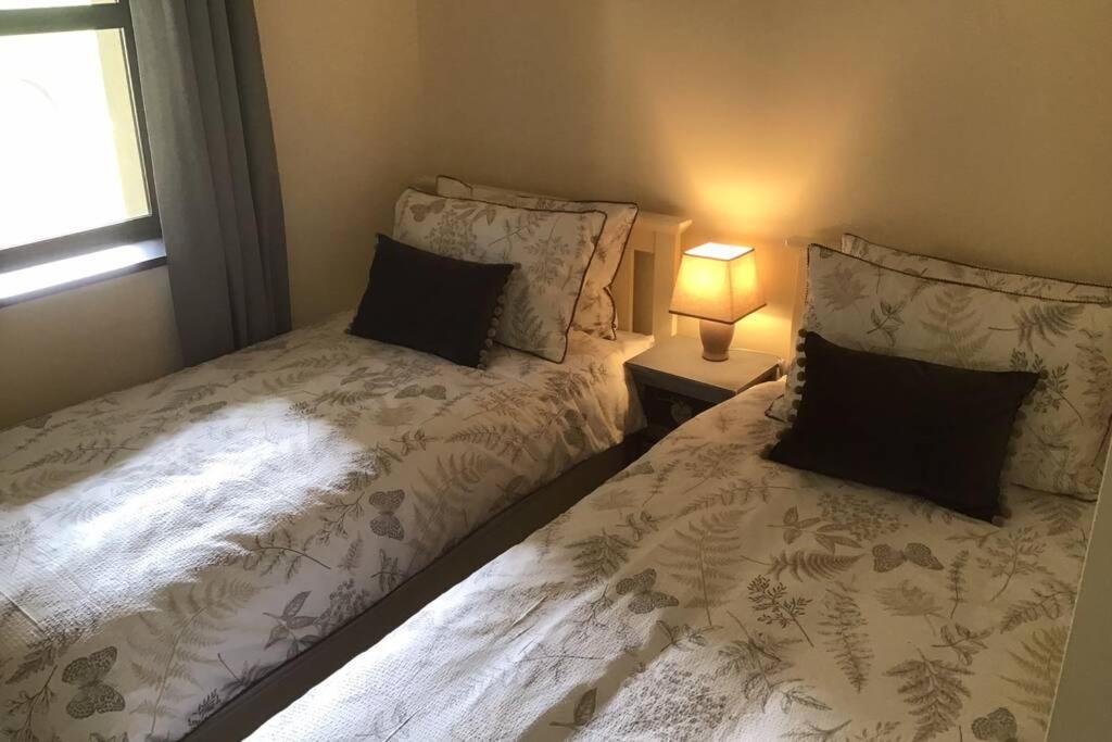 Waterfront Apartment Completely Refurbished Westport Luaran gambar