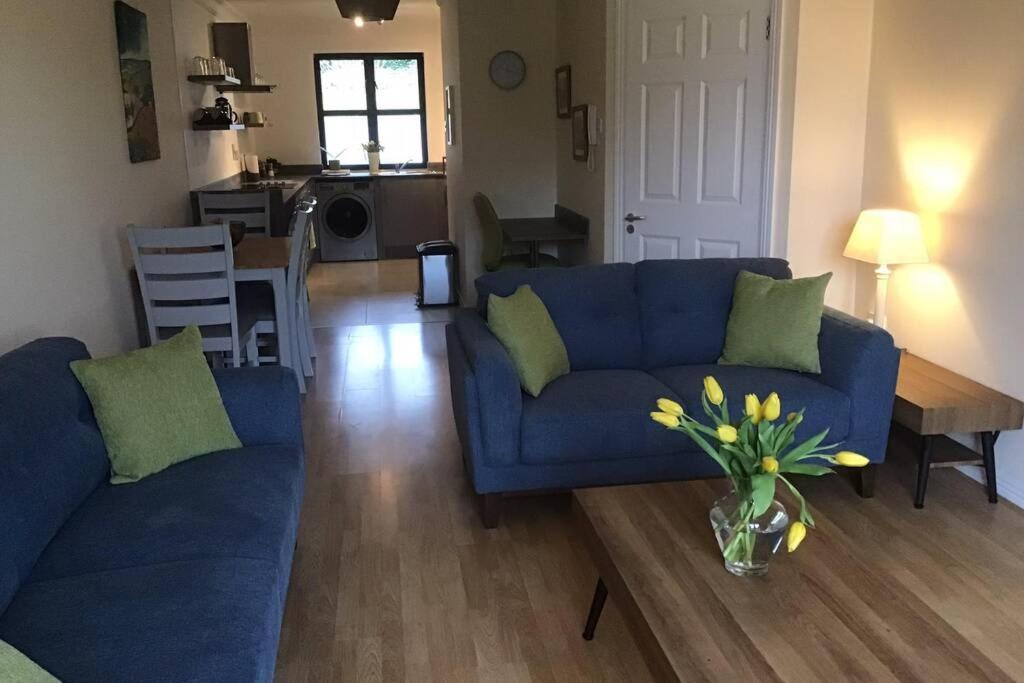 Waterfront Apartment Completely Refurbished Westport Luaran gambar